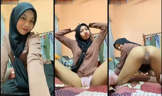 Bokep Indo – Pacar Jilbab Nungging Pamer Memek